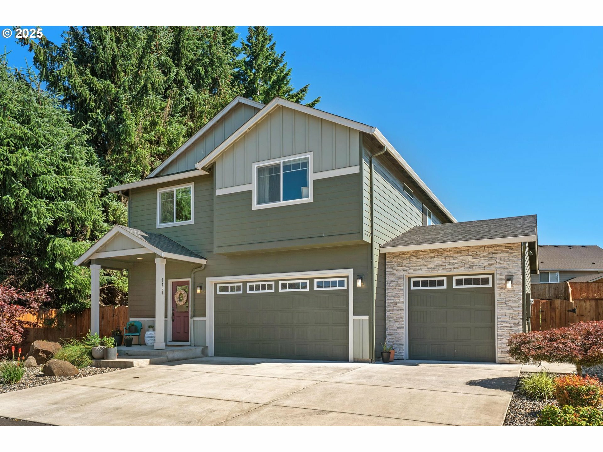 Property Photo:  1401 NW 107th St  WA 98685 
