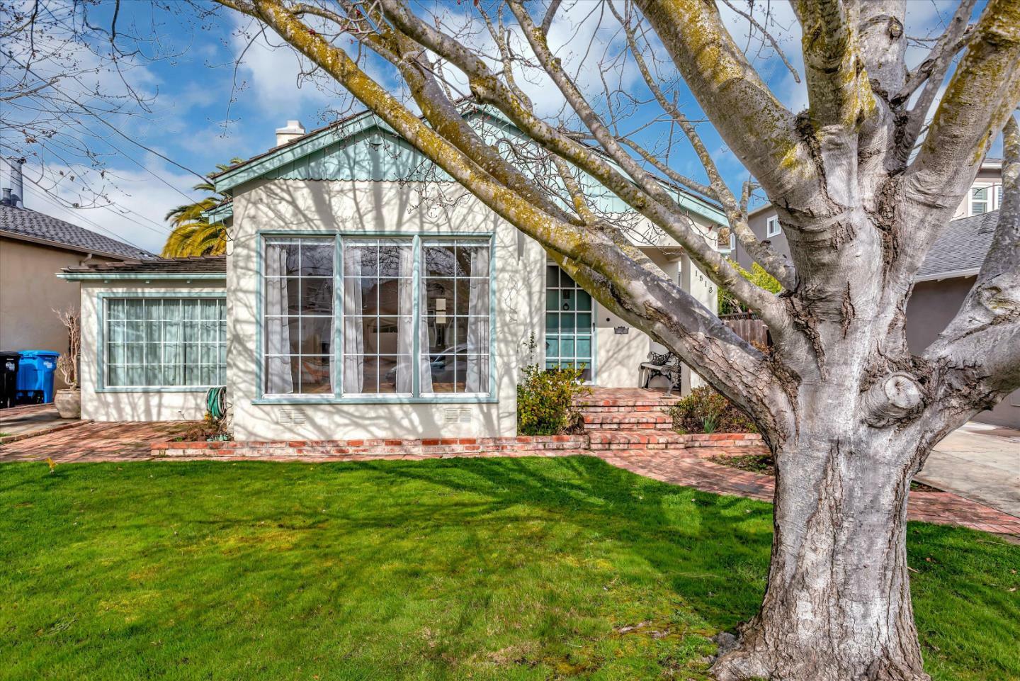 Property Photo:  1513 Kalmia Street  CA 94402 