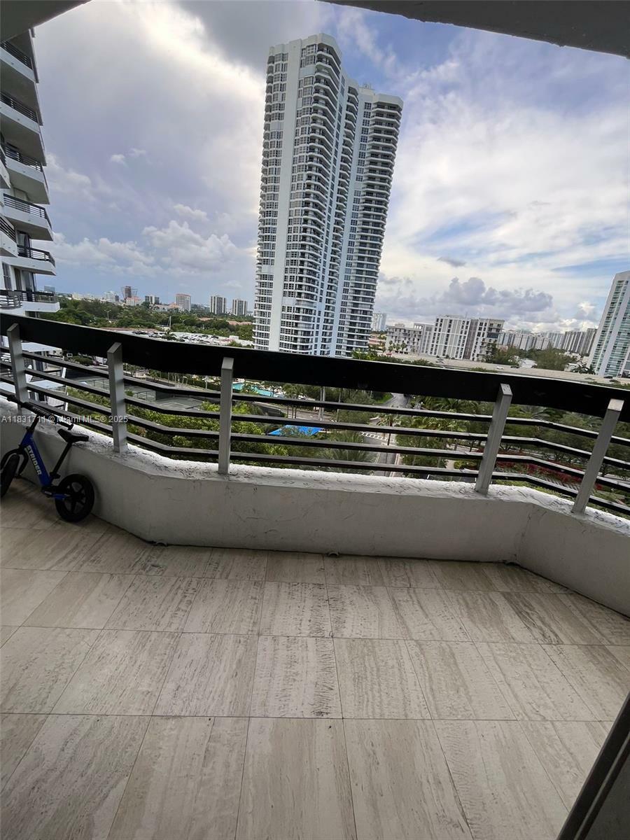 3600 NE Mystic Pointe Dr 1010  Aventura FL 33180 photo