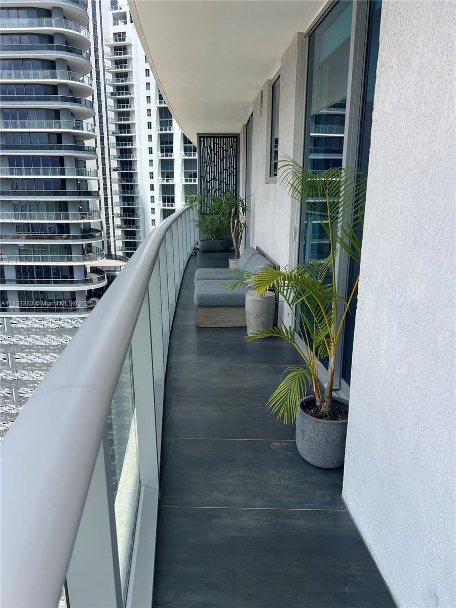 Property Photo:  1100 S Miami Ave 2107  FL 33130 