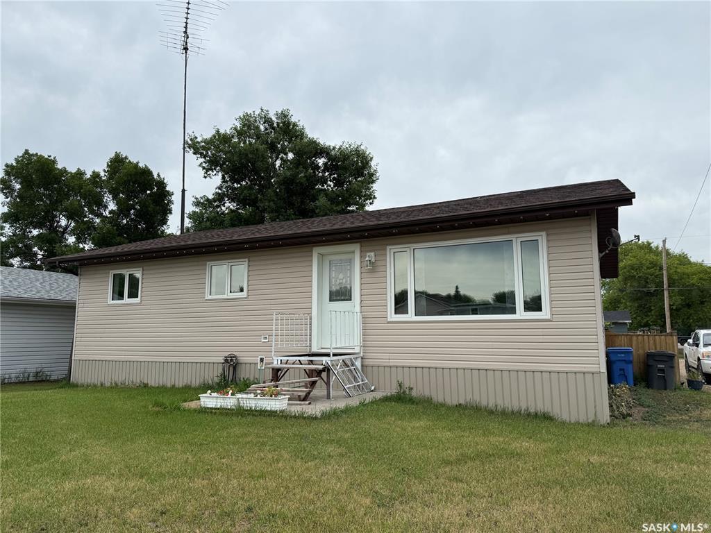 Property Photo: 219 1st Street W SK S0C 0S0