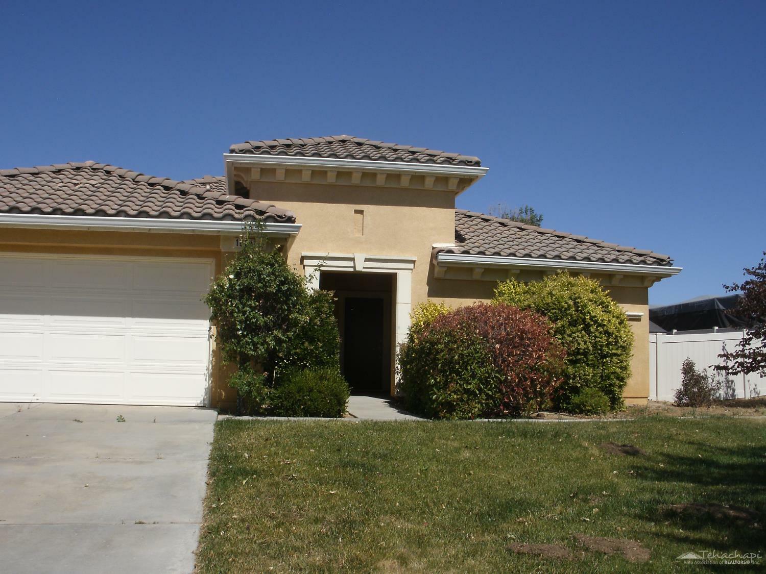 Property Photo: 1024 Canyon Drive CA 93561