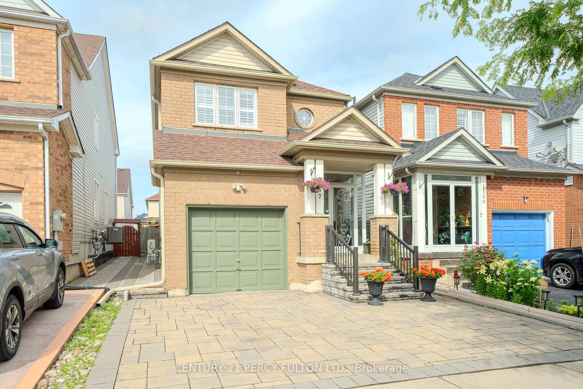 Property Photo: 157 Billingsley Crescent ON L3S 4P3