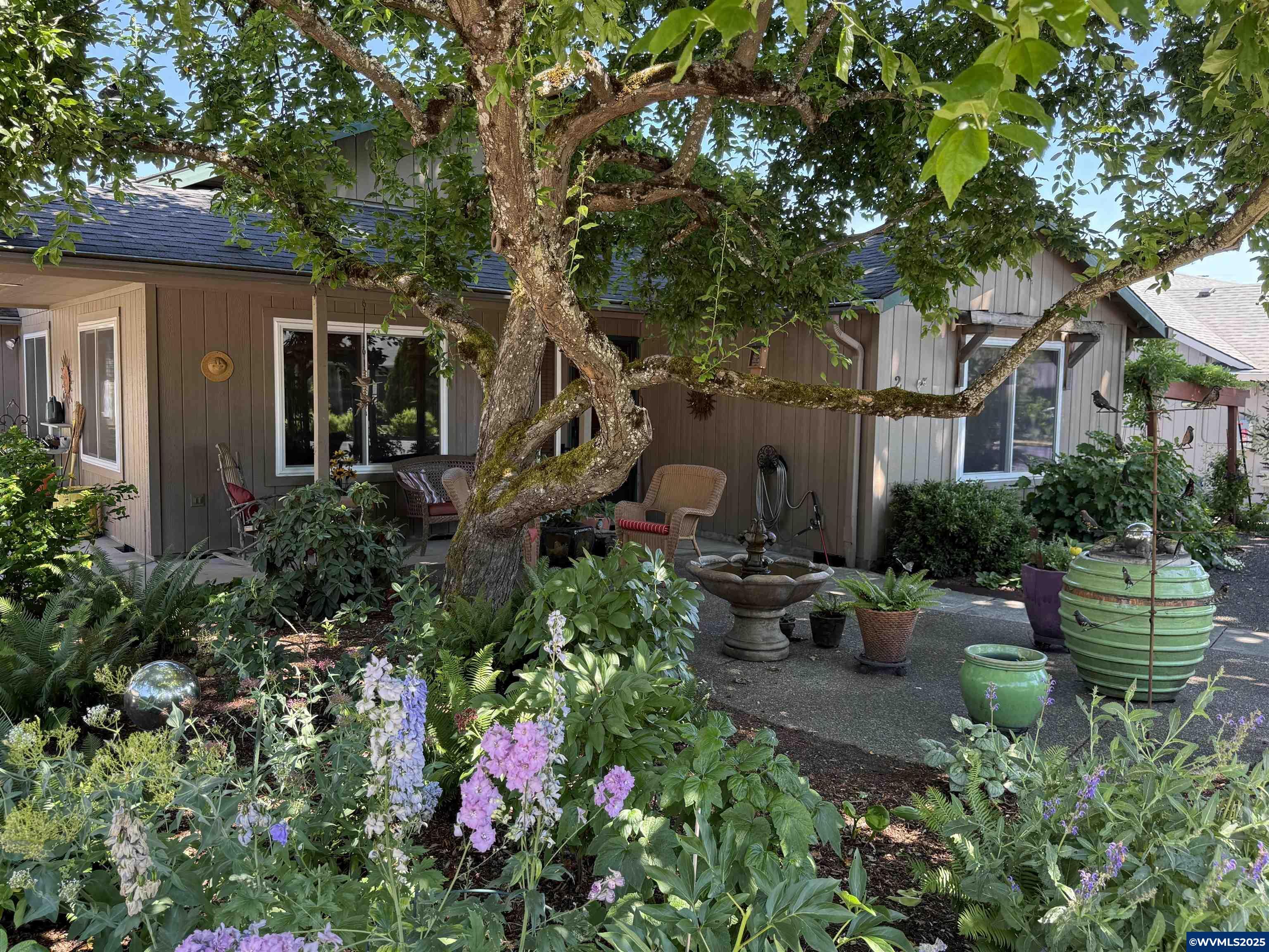 Property Photo: 210 S 2nd St OR 97111