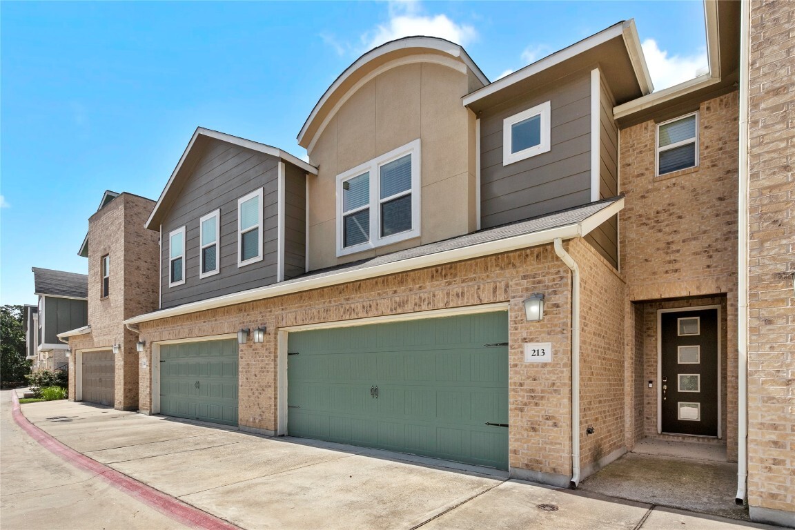 Property Photo: 213 Bridgeford Drive TX 78745