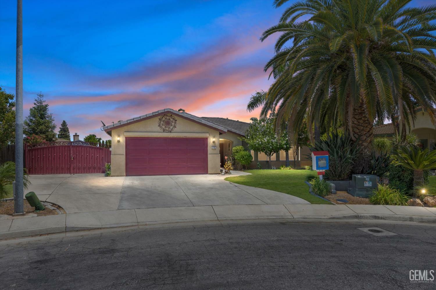 5702 San Pierre Court  Bakersfield CA 93308 photo