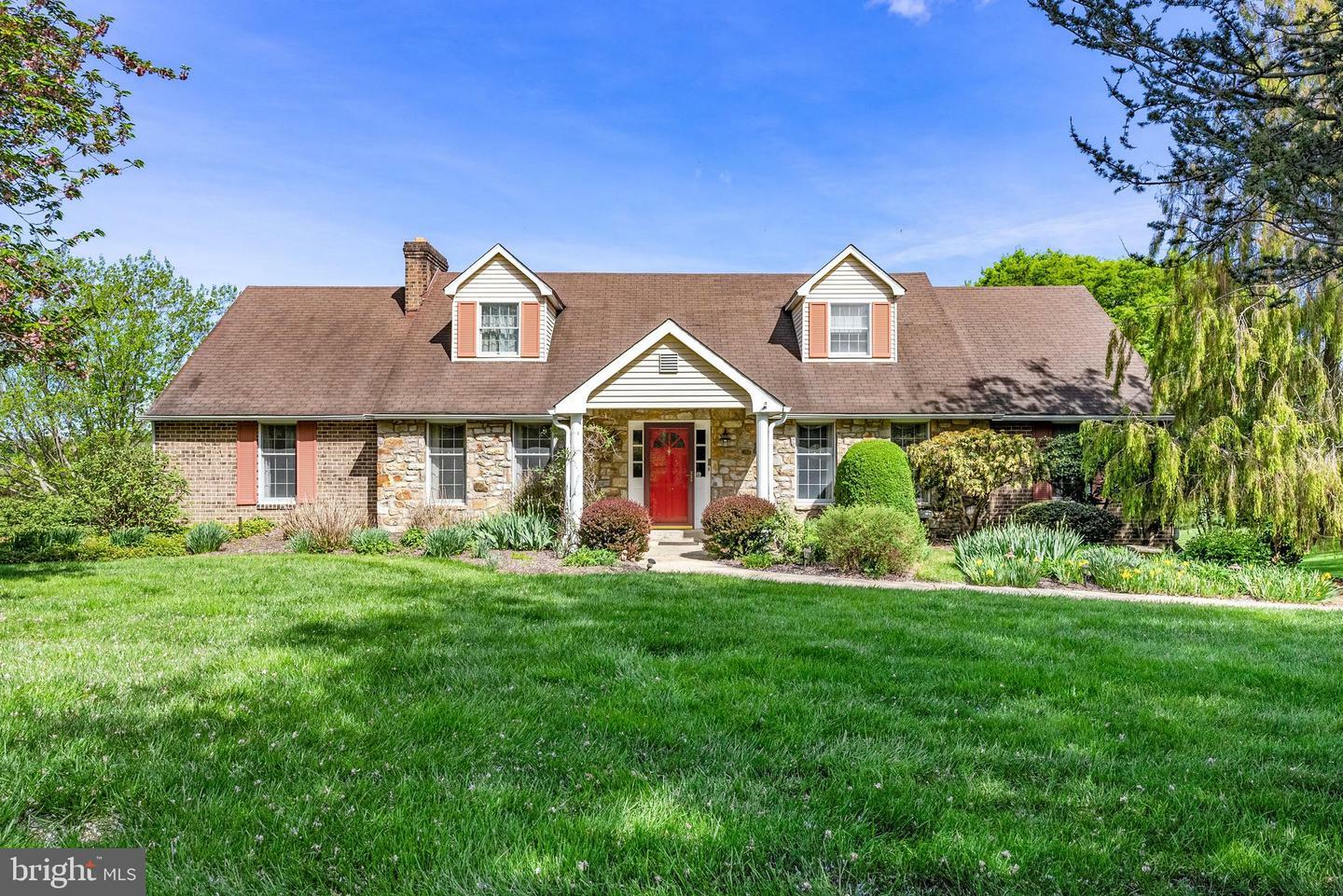 Property Photo: 1073 Country Club Road PA 19382