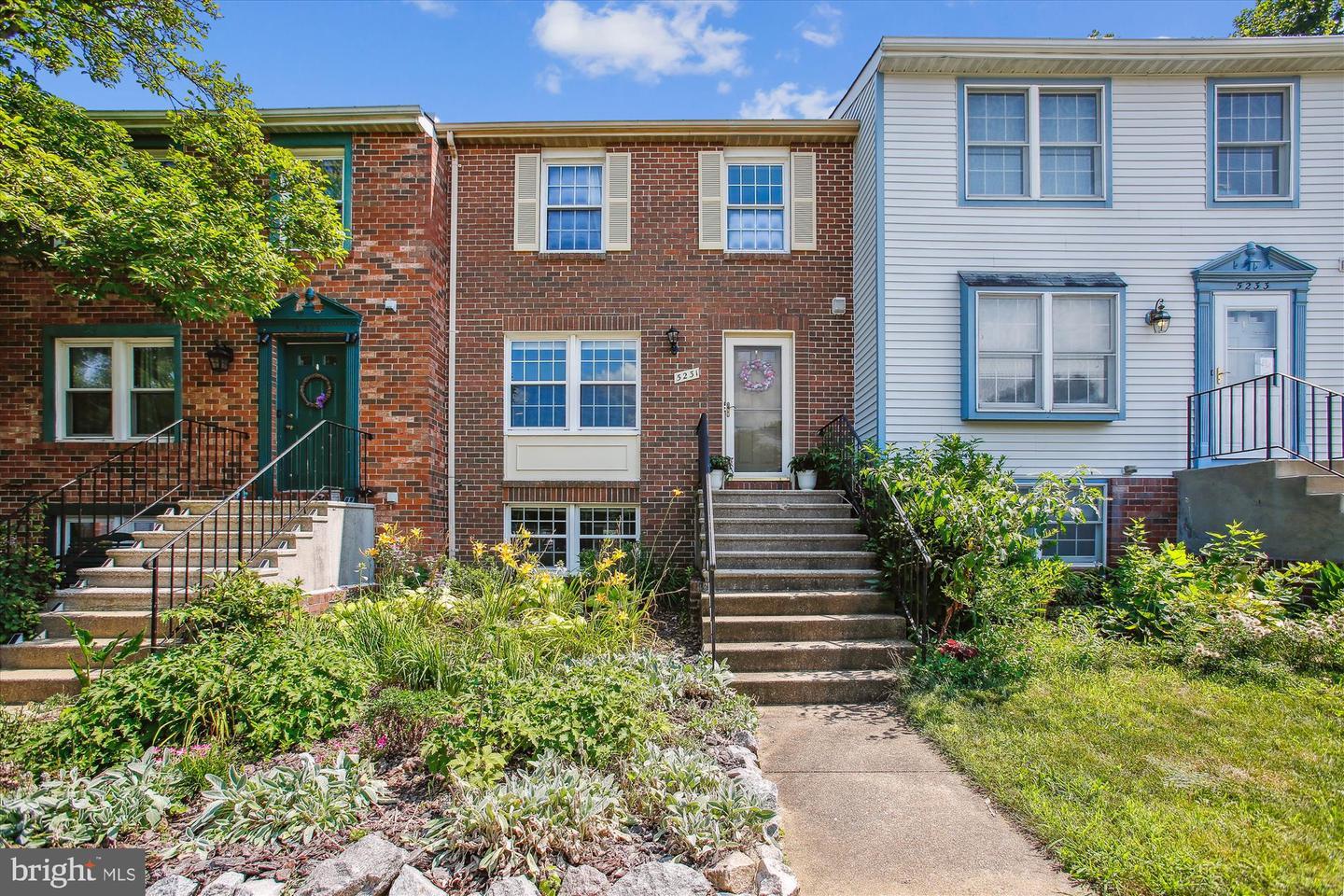 5231 Pleasure Cove Court  Alexandria VA 22315 photo