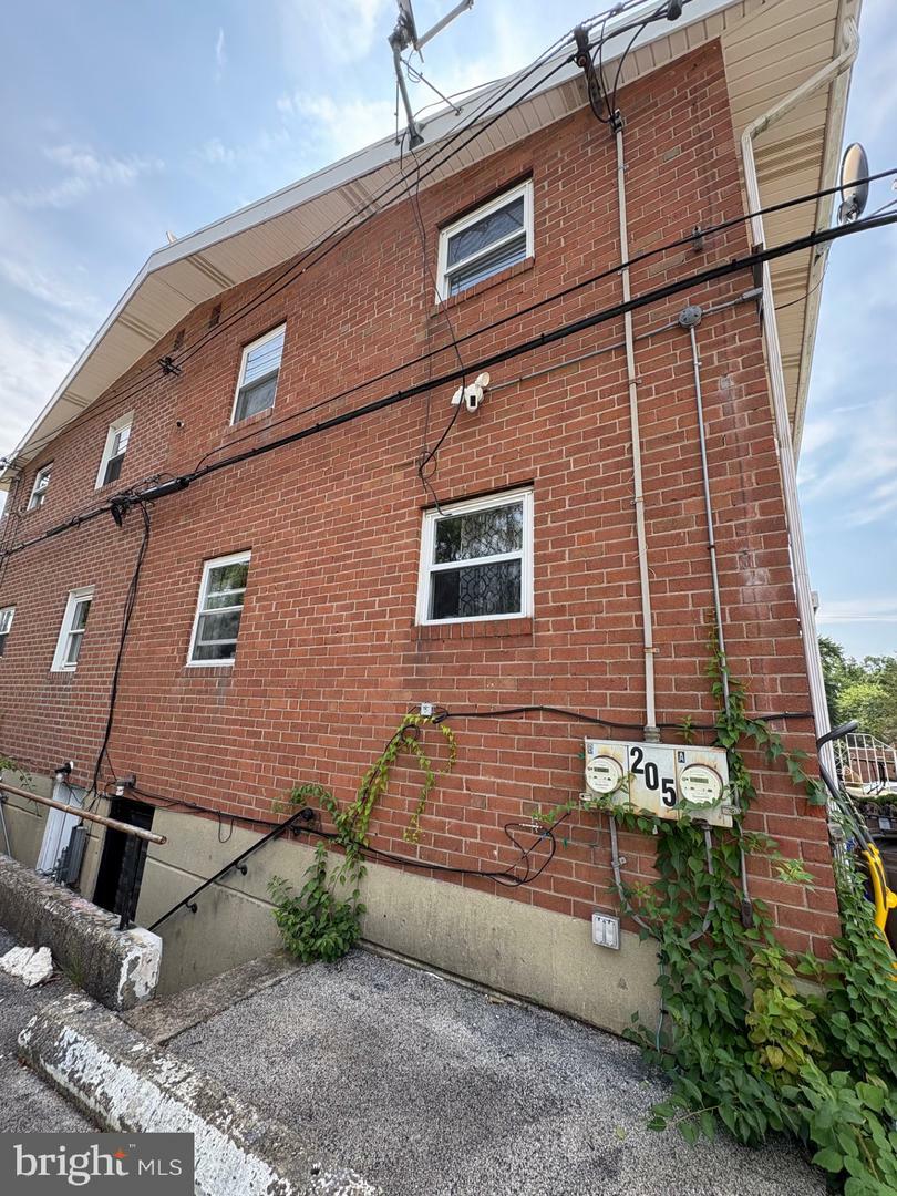 Property Photo: 205 E Maryland Avenue PA 19018