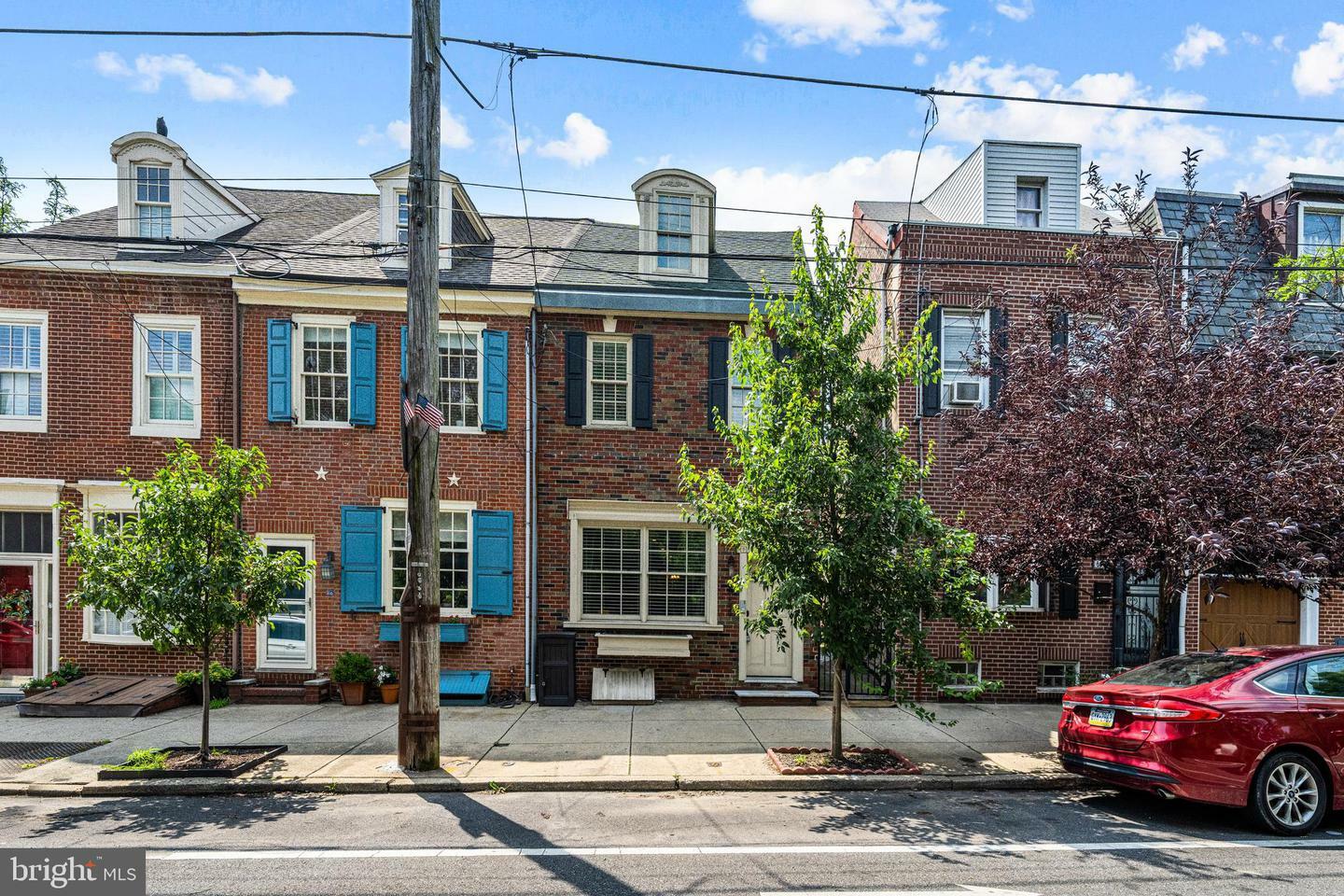 Property Photo: 854 S Front Street PA 19147