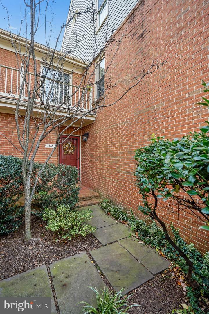 Property Photo: 1821 Duffield Lane VA 22307