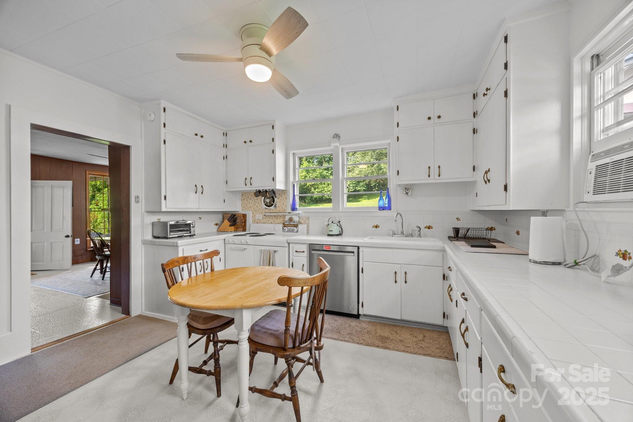 Property Photo:  133 Lawson Street  NC 28743 