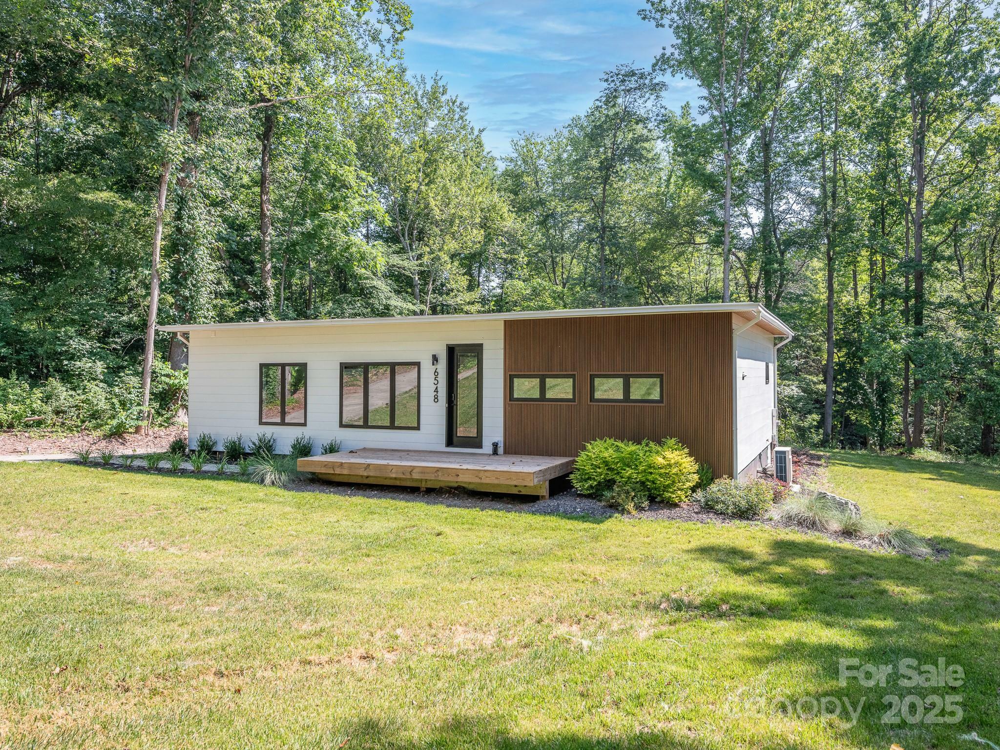 6548 Emerald Isle Drive  Sherrills Ford NC 28673 photo