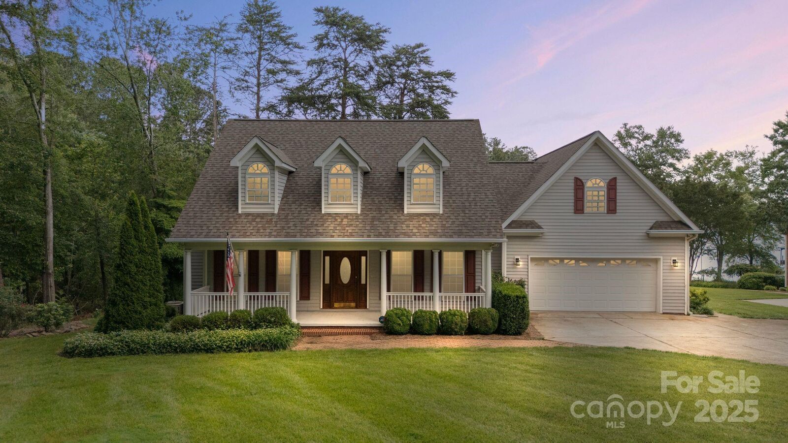 Property Photo: 9372 Island Point Road NC 28673