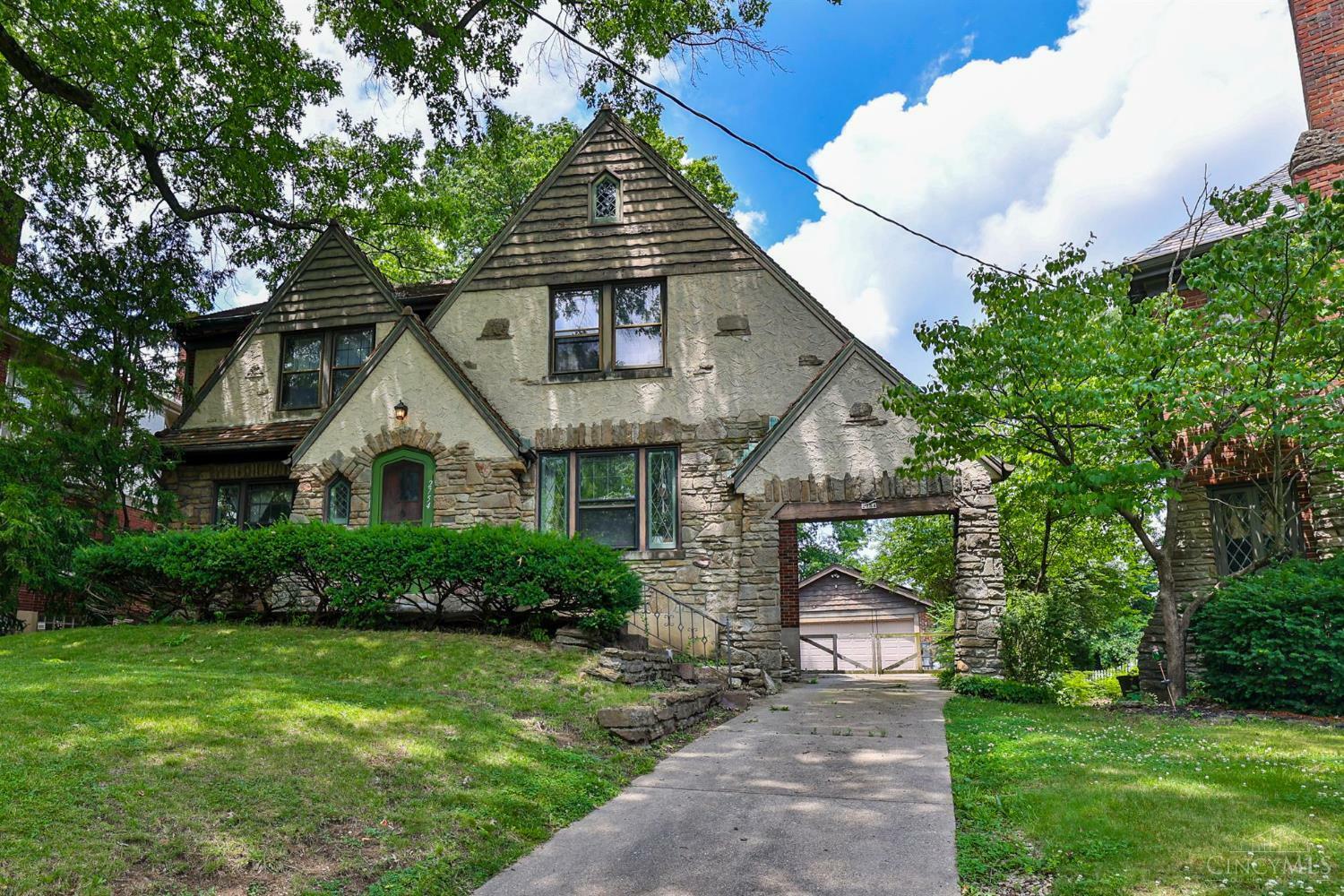 Property Photo: 2754 Powell Drive OH 45211