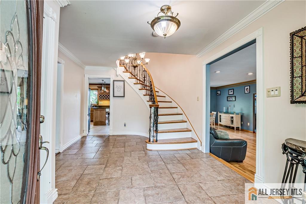 Property Photo:  6 Point Of Woods Drive  NJ 08902 