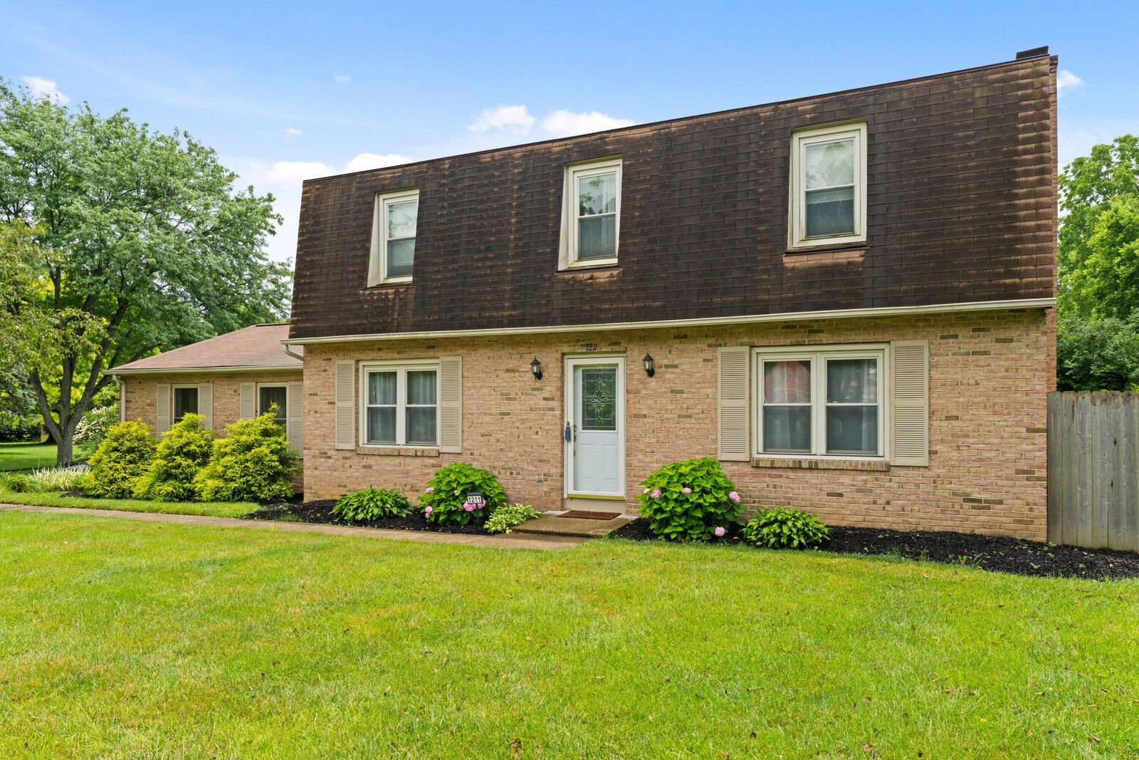 Property Photo: 1211 Northport Drive OH 43235