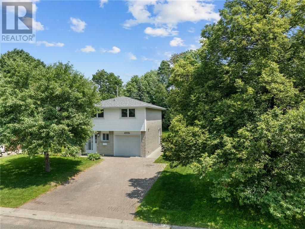 Property Photo: 1058 Beaumont Avenue ON P3A 3G6
