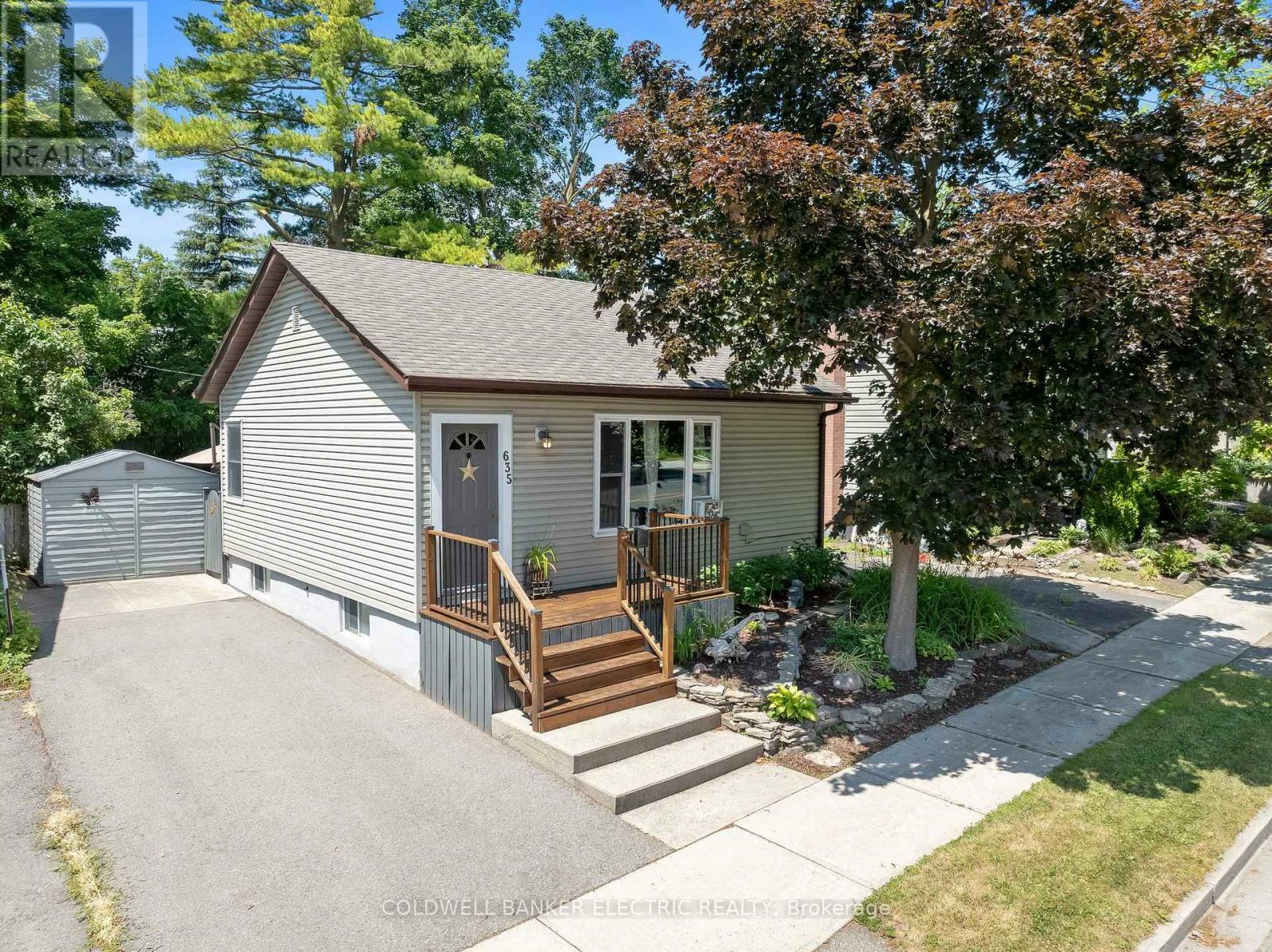 Photo de la propriété: 635 Park Street North ON K9H 4S4