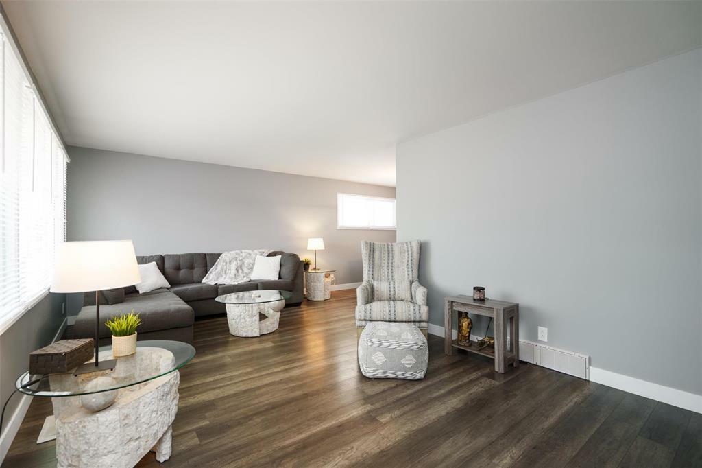 Property Photo: 53 Brewster Bay MB R2C 2X2