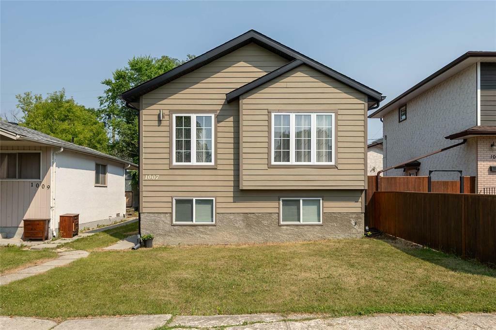 Property Photo: 1007 Radisson Avenue MB R3T 1R4