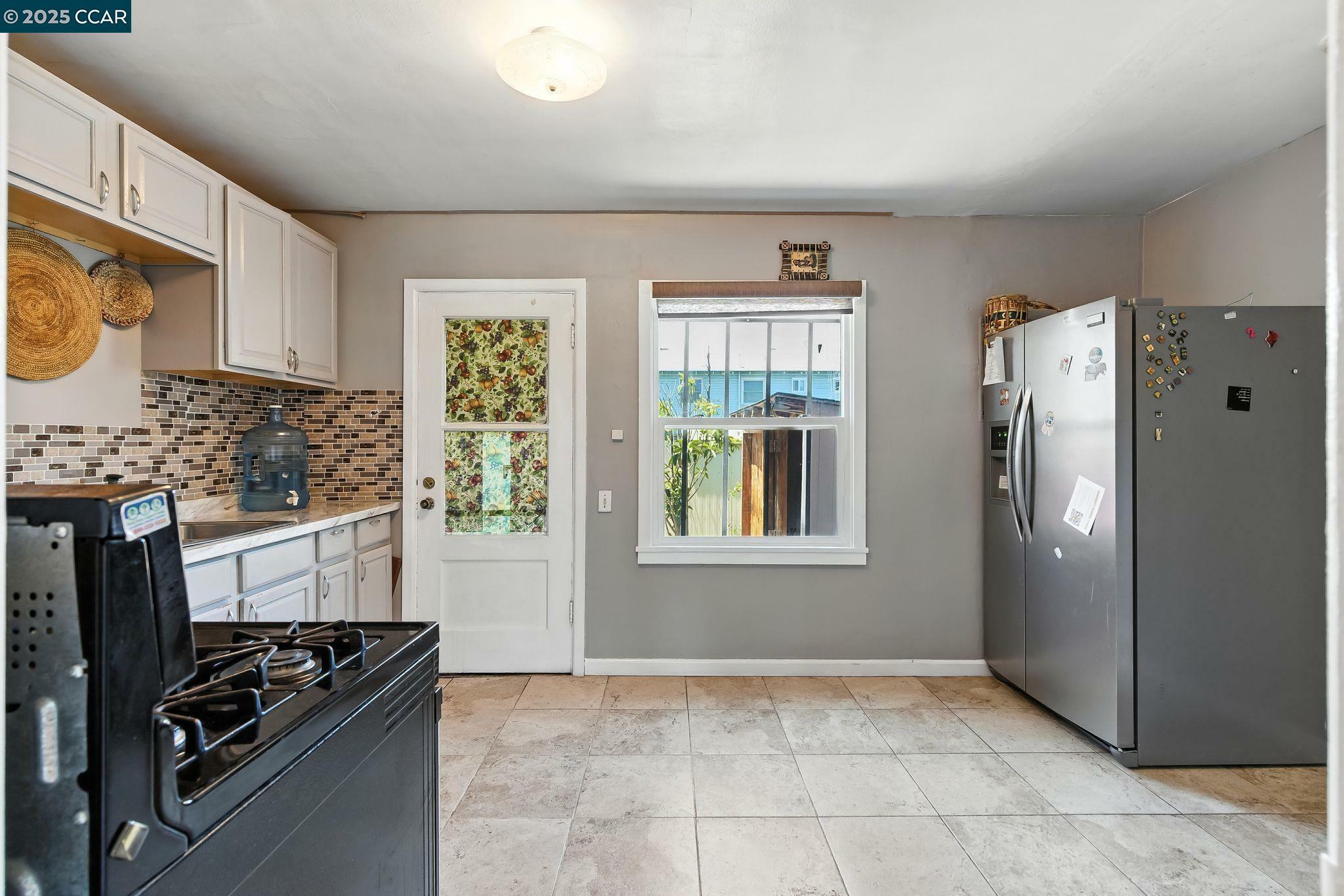 Property Photo: 121 Collins Street CA 94801