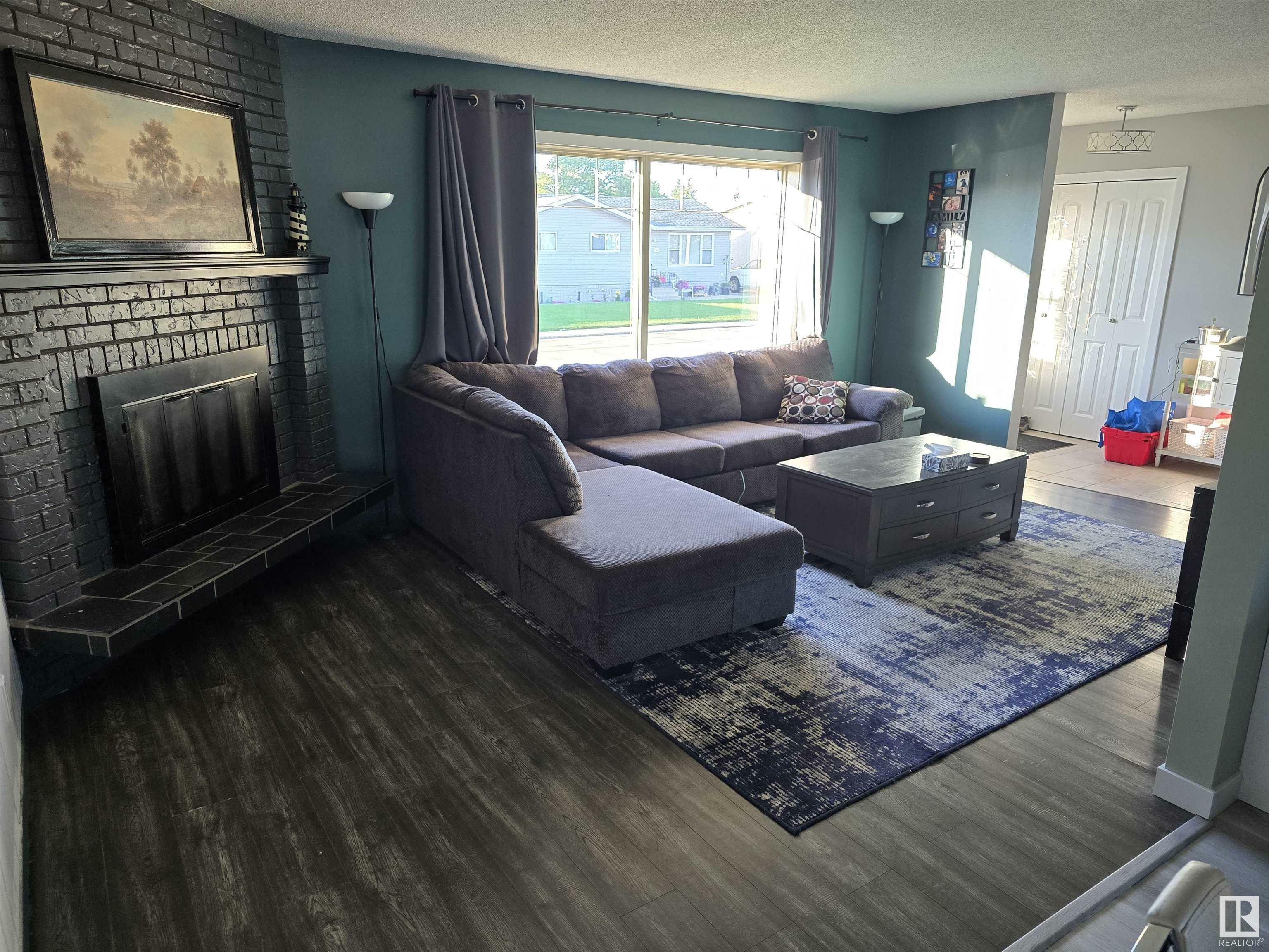 Property Photo: 5321 60 Avenue AB T9C 1J4