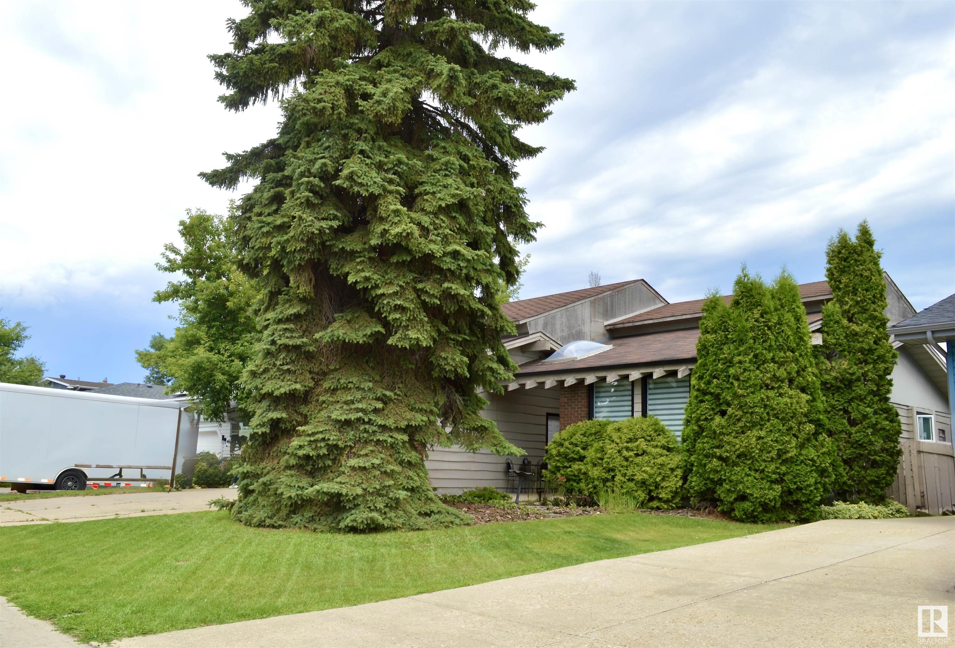 Property Photo: 1136 Parker Drive AB T8A 3Y8