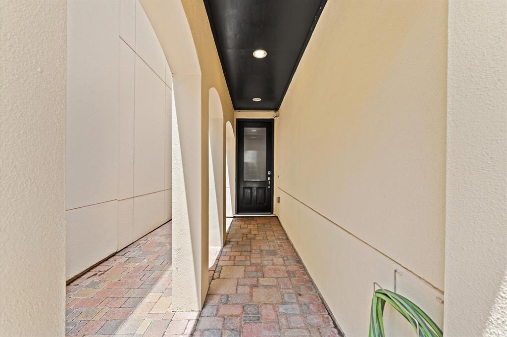 Property Photo: 1705 Upland Lakes TX 77043