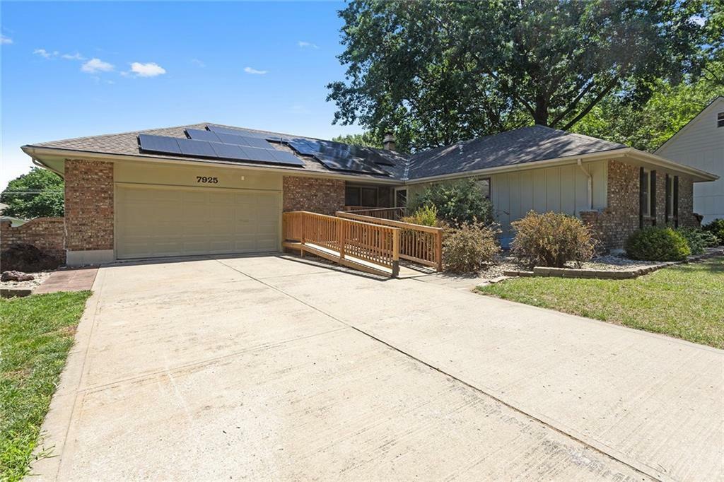 Property Photo:  7925 N Forest Avenue  MO 64118 