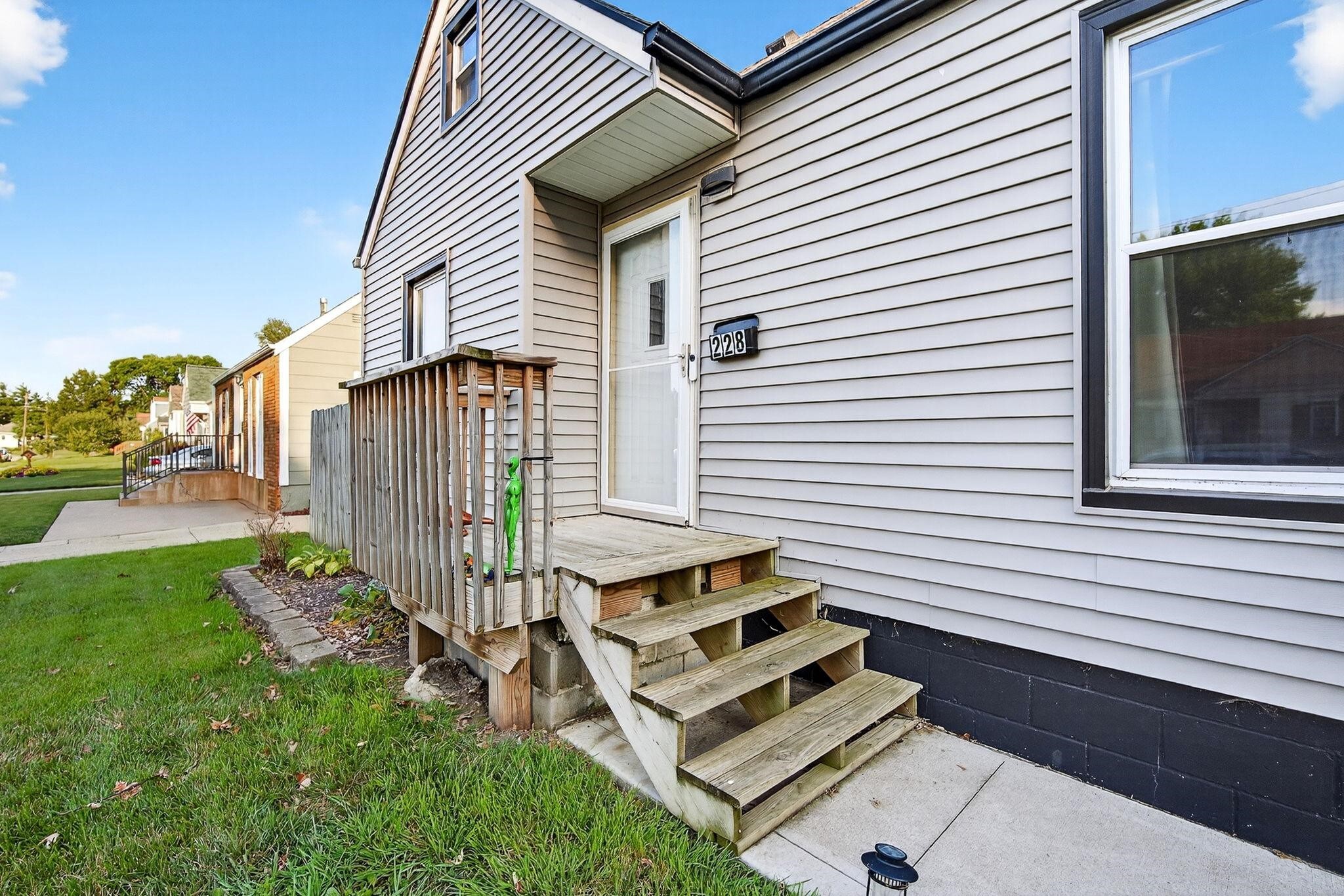 Property Photo:  228 Hillside Avenue  IA 50265 