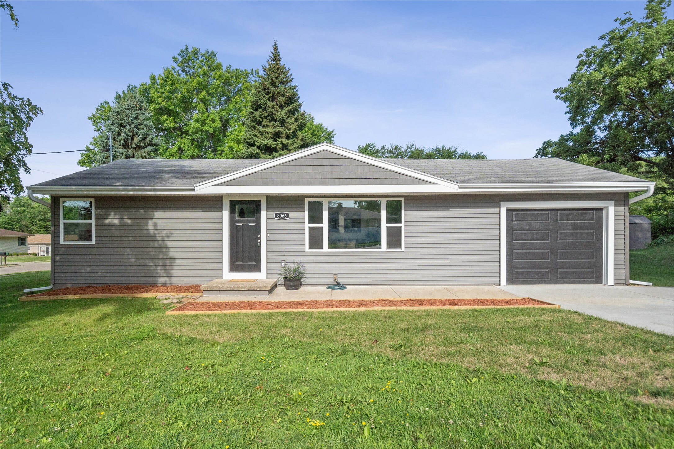 8066 Pilmer Drive  Des Moines IA 50320 photo