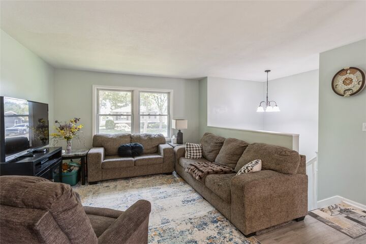 Property Photo:  701 NE 8th Street  IA 50021 