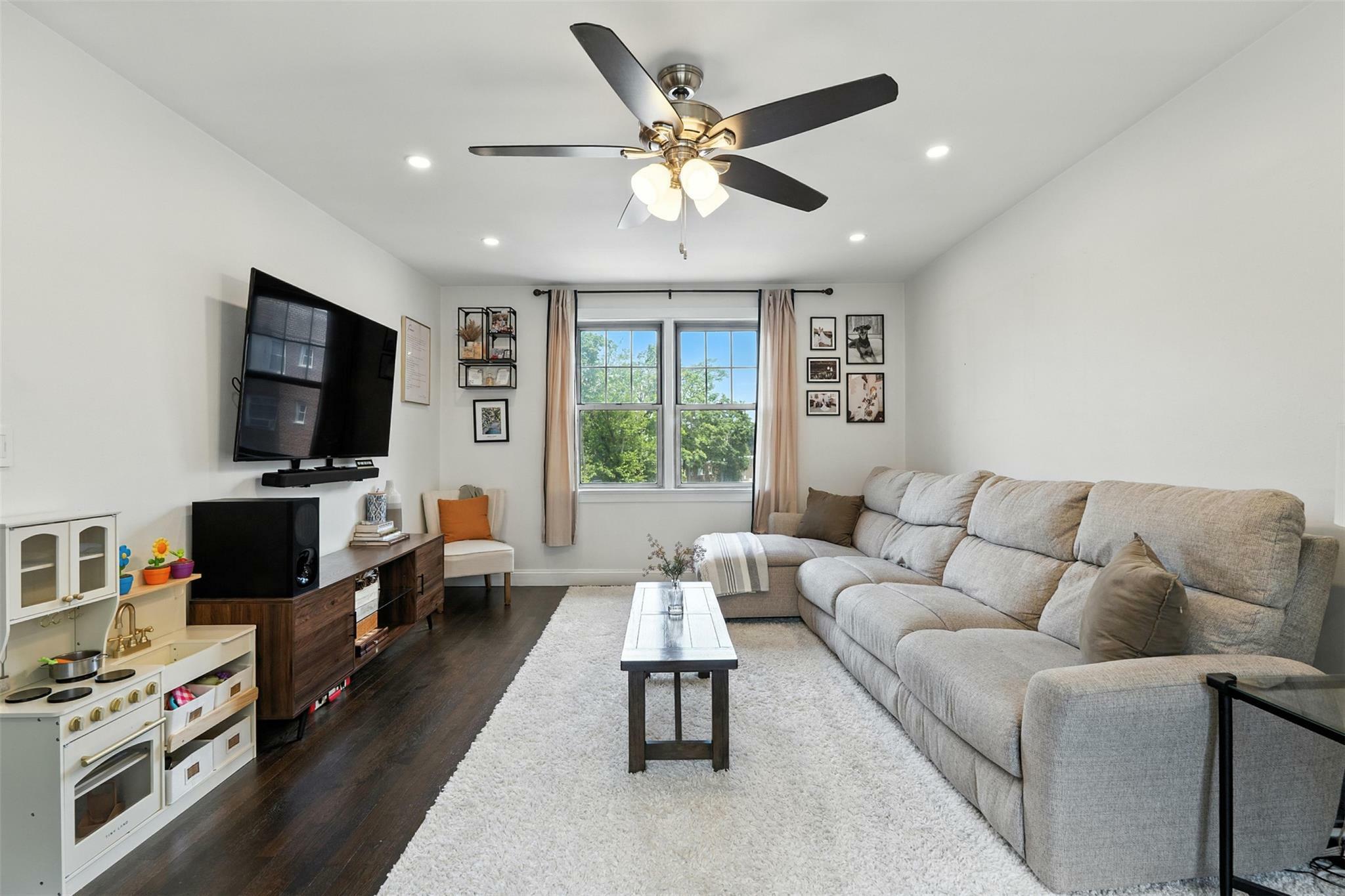 Property Photo: 14 Soundview Avenue 22 NY 10606
