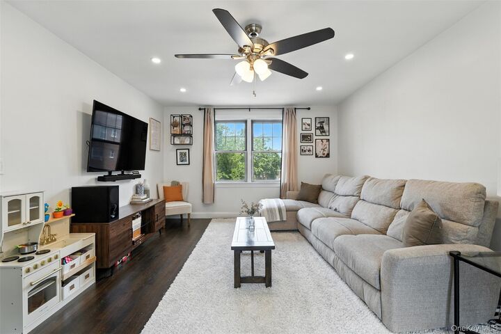 Property Photo: 14 Soundview Avenue 22 NY 10606
