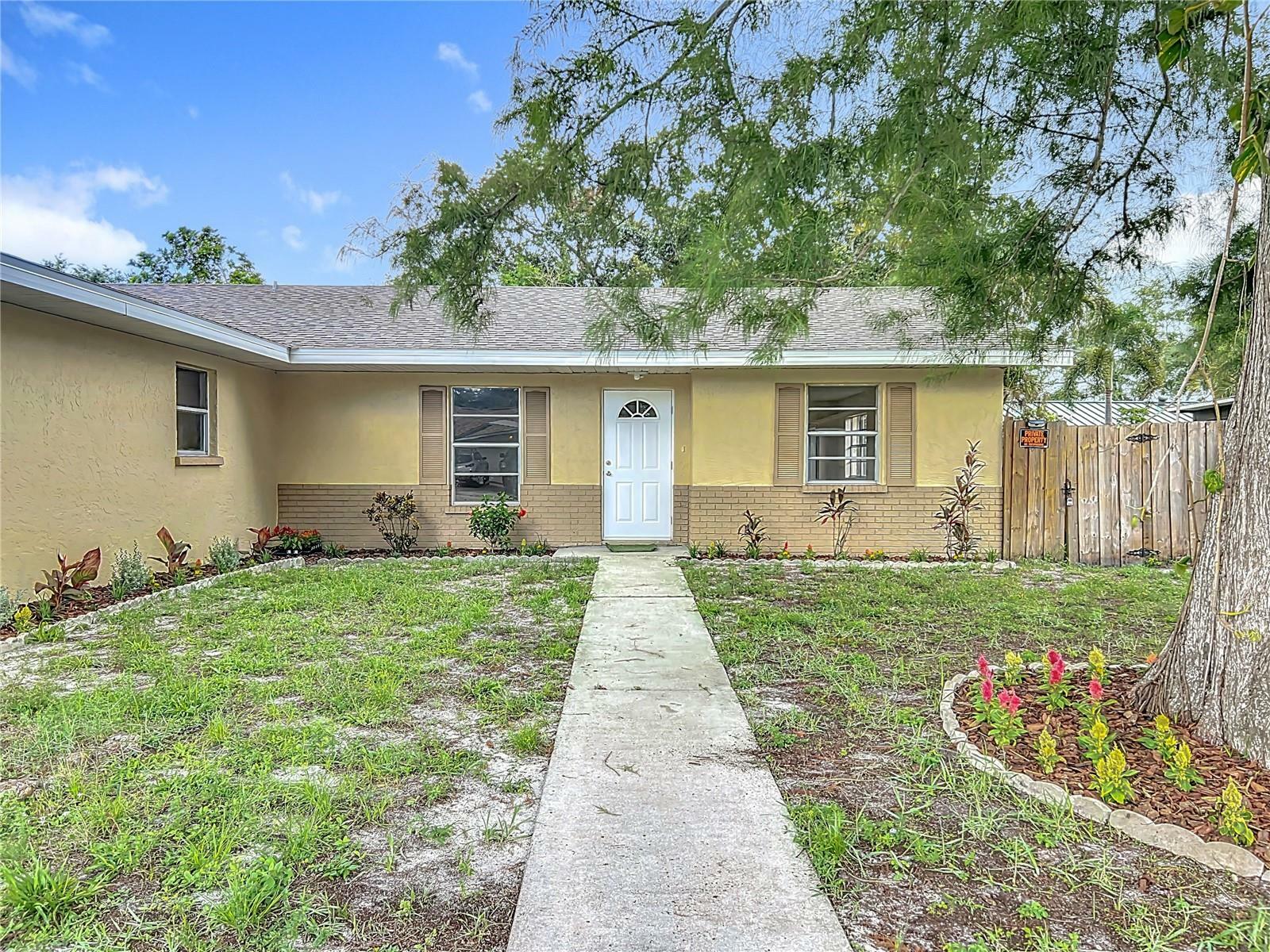 Property Photo: 6511 3rd Avenue NE FL 34208