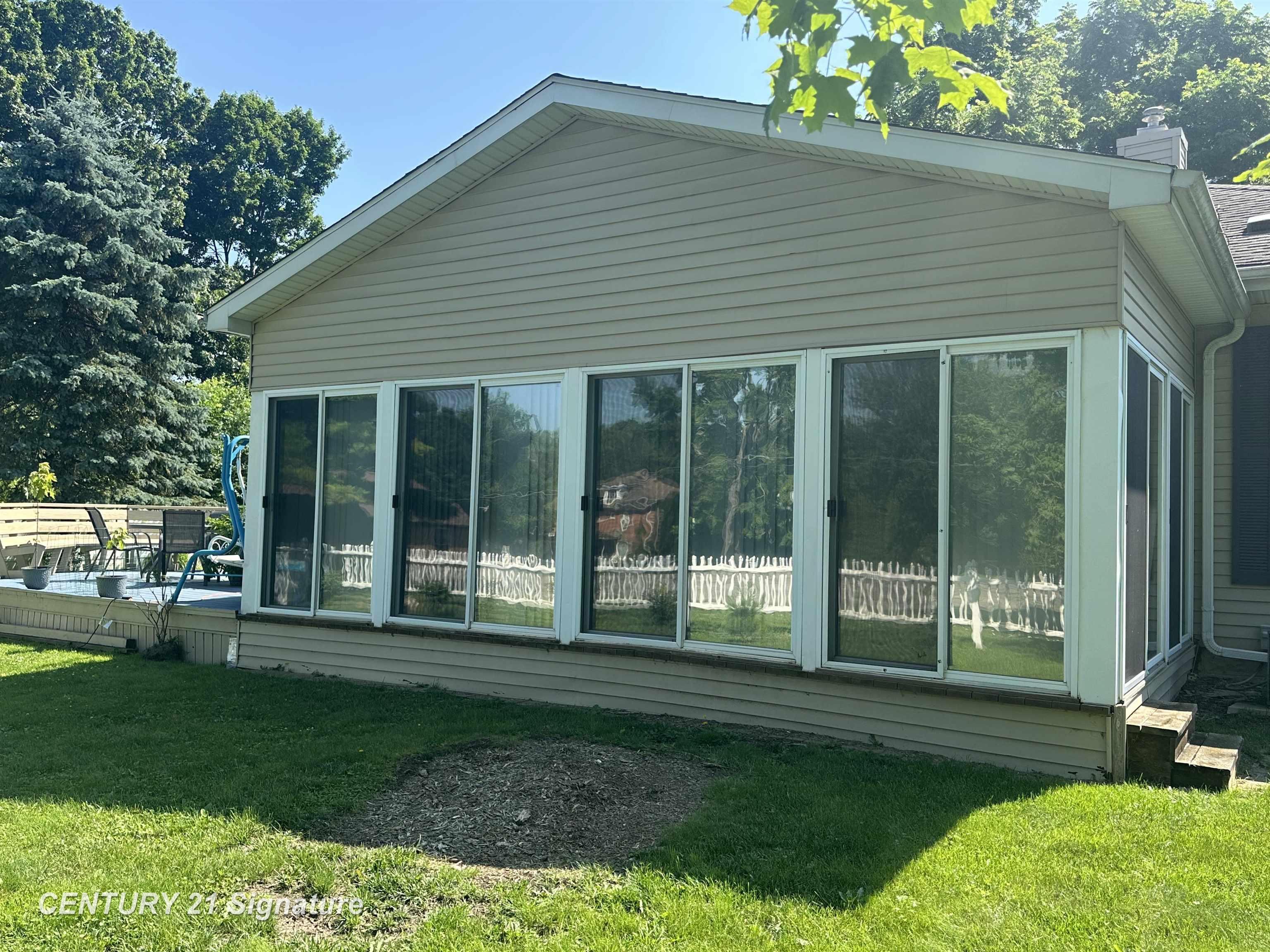 Property Photo:  324 Pine Street  MI 48420 
