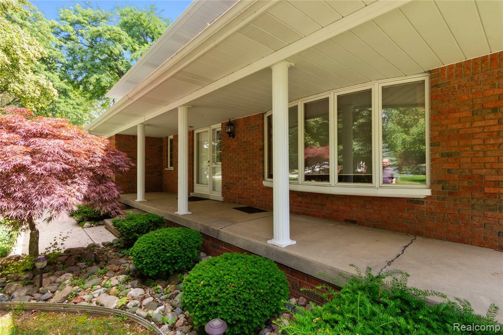 Property Photo: 5505 Dolphin Street MI 48054 4116