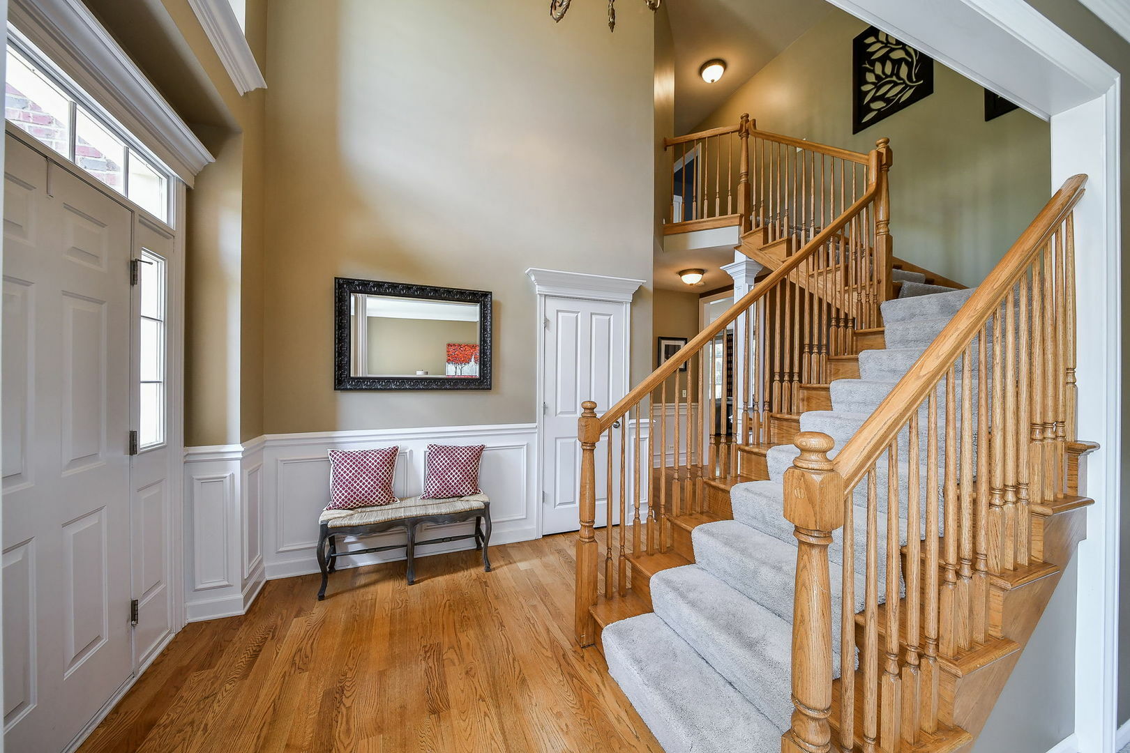 Property Photo: 520 Meadowwood Lane IL 60543