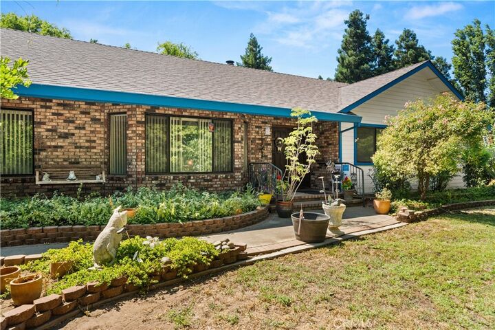 Property Photo: 625 La Bonita Court CA 95973