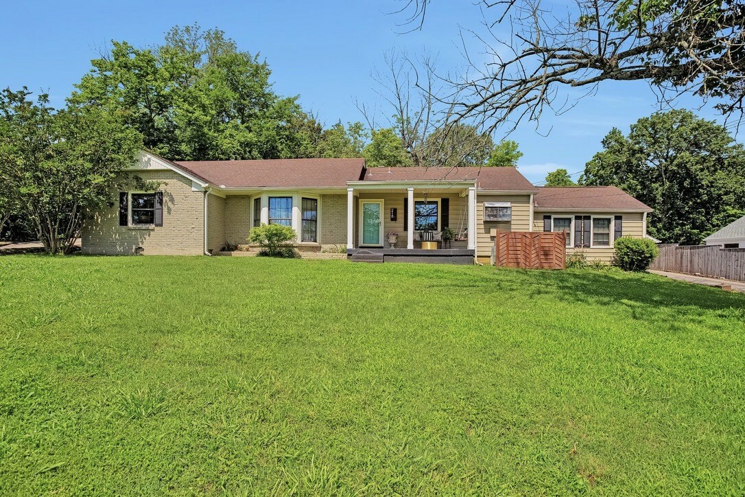 Property Photo: 218 W Marthona Rd TN 37115