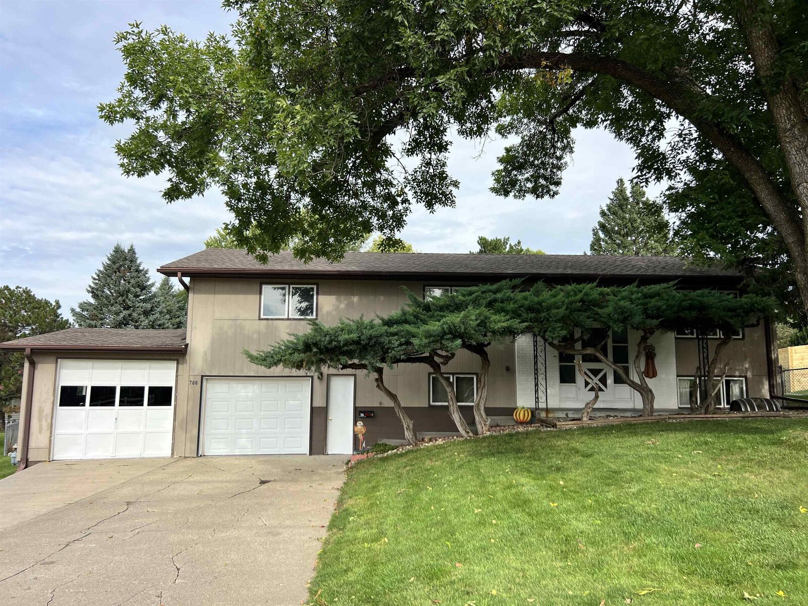 Property Photo:  706 Linden Lane  NE 68701 