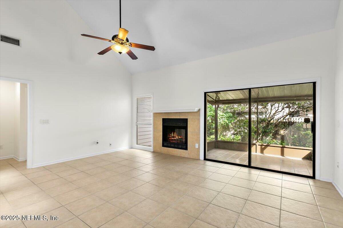 Property Photo: 4117 Rollingwood Court FL 32257