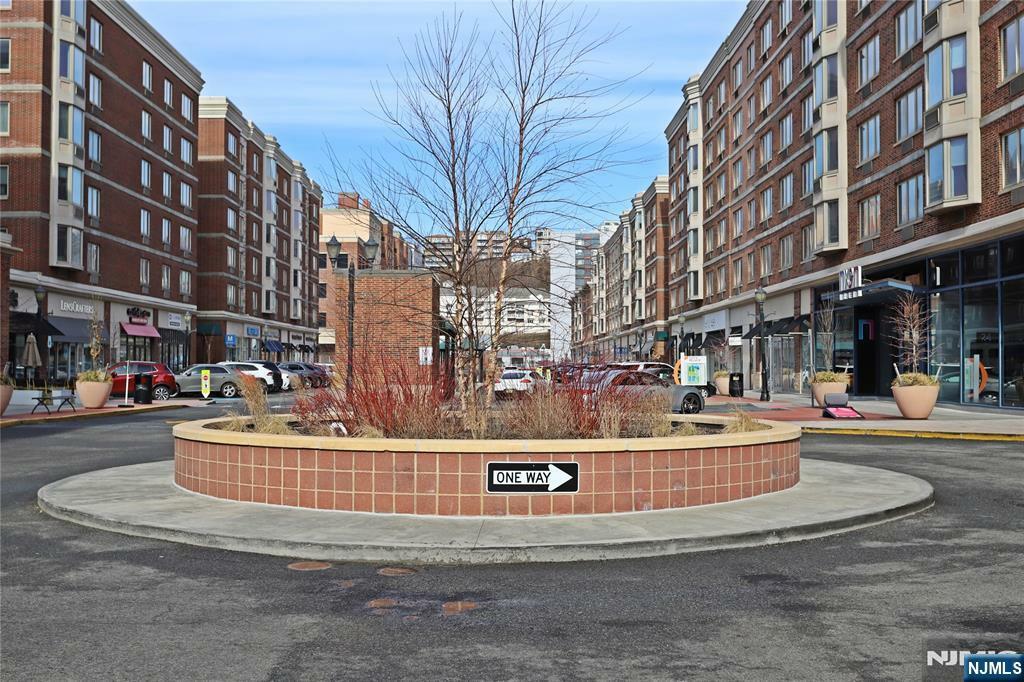 3109 City Place  Edgewater NJ 07020 photo