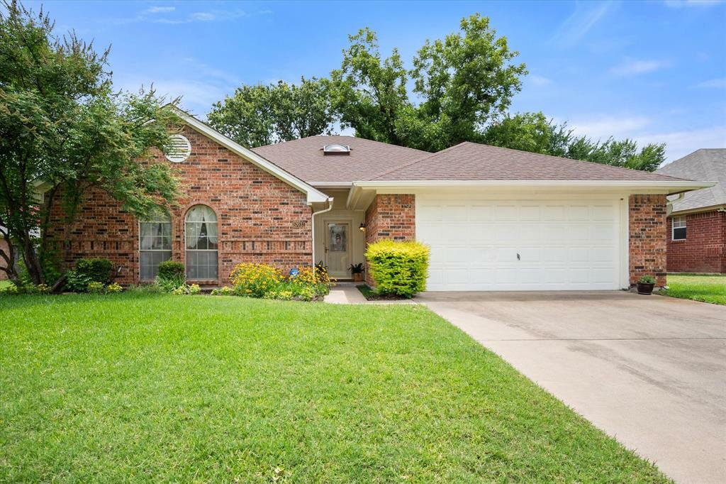Property Photo: 5703 Roundup Trail TX 76017