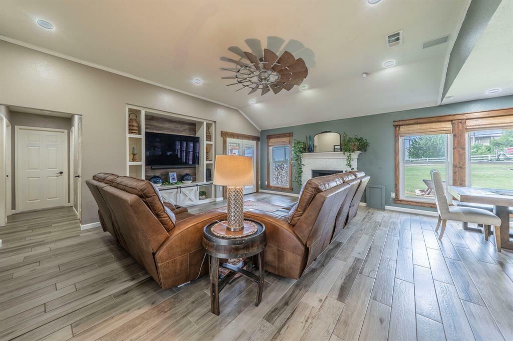Property Photo: 2717 Rawhide Court TX 76052
