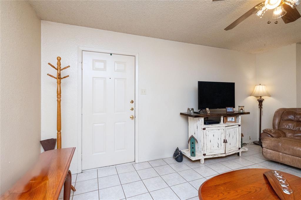 Property Photo: 1109 Curtis Drive TX 76086