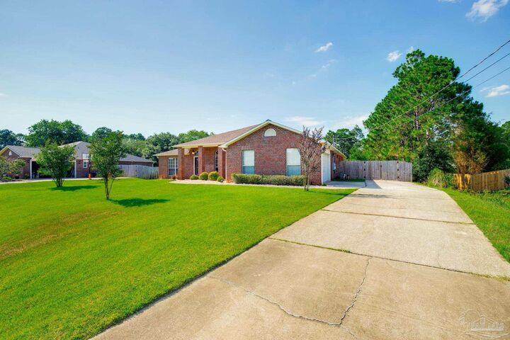 Property Photo: 7292 Broadmoor St FL 32566