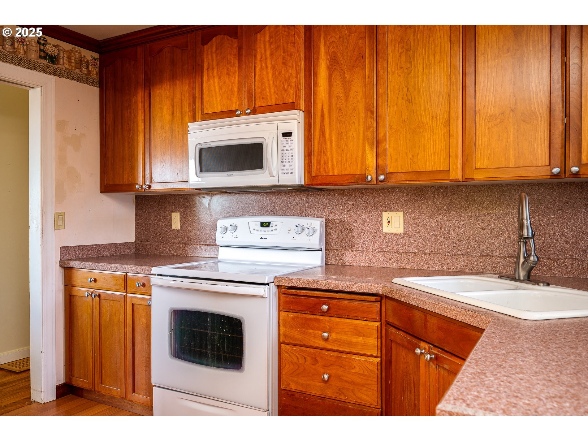 Property Photo: 13530 NE Milton St OR 97230