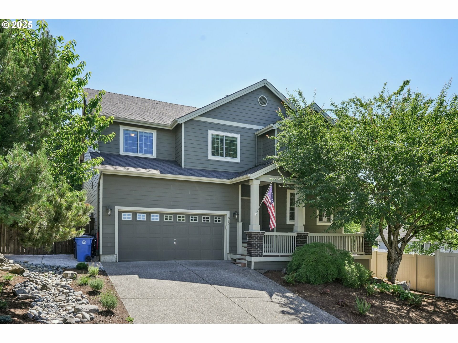 Property Photo: 813 NW Klickitat St WA 98607